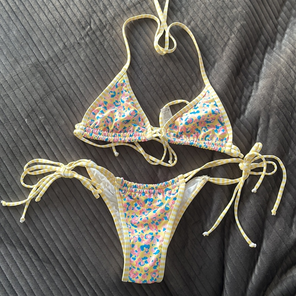 Bananhot Camila Bikini Top & Bottoms in S - Picture 2 of 6